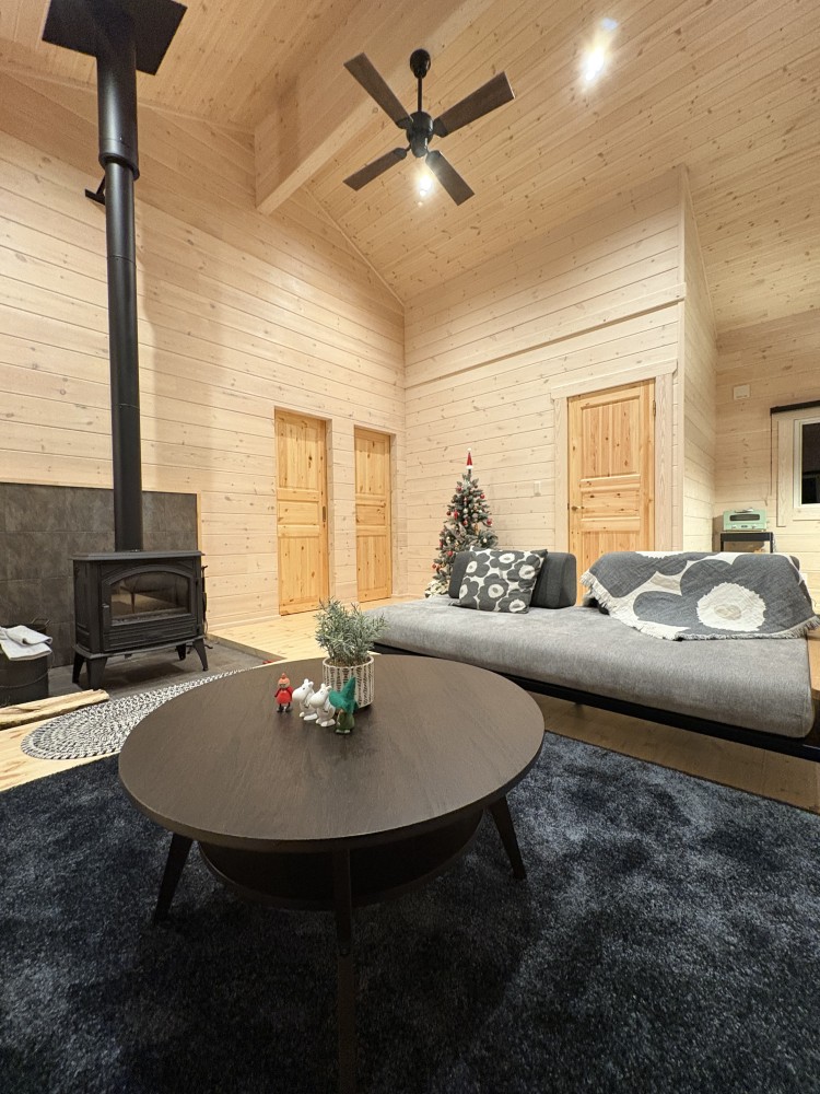 群馬県 北軽井沢・嬬恋・万座のコテージ｜Second House LUONTOの写真：北欧を感じる小物や食器に囲まれて