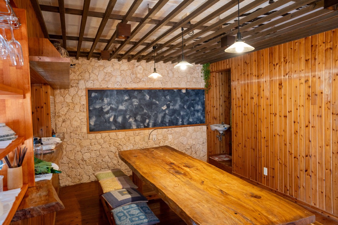 貸し別荘ゆいゆい｜沖縄県・離島｜お食事、ゆんたくも大人数でもカっプルでも楽しめます。