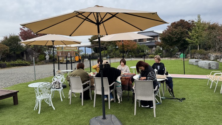 山梨県 石和・勝沼・塩山のコテージ｜一棟貸し宿　庭園の家の写真：ドッグランカフェ併設