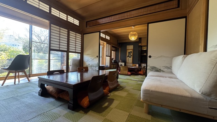 山梨県 石和・勝沼・塩山のコテージ｜一棟貸し宿　庭園の家の写真：最大１５名宿泊可能