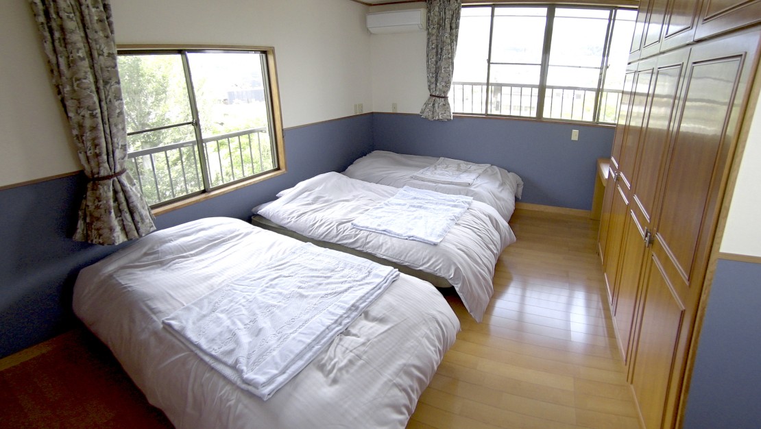 一棟貸し宿　庭園の家｜山梨県・石和・勝沼・塩山の間取り写真｜部屋数7
和室8畳2部屋
和室6畳1部屋
洋室8畳(ベッド3)1部屋
洋室4.5畳(ベッド2)1部屋
和室4.5畳2部屋