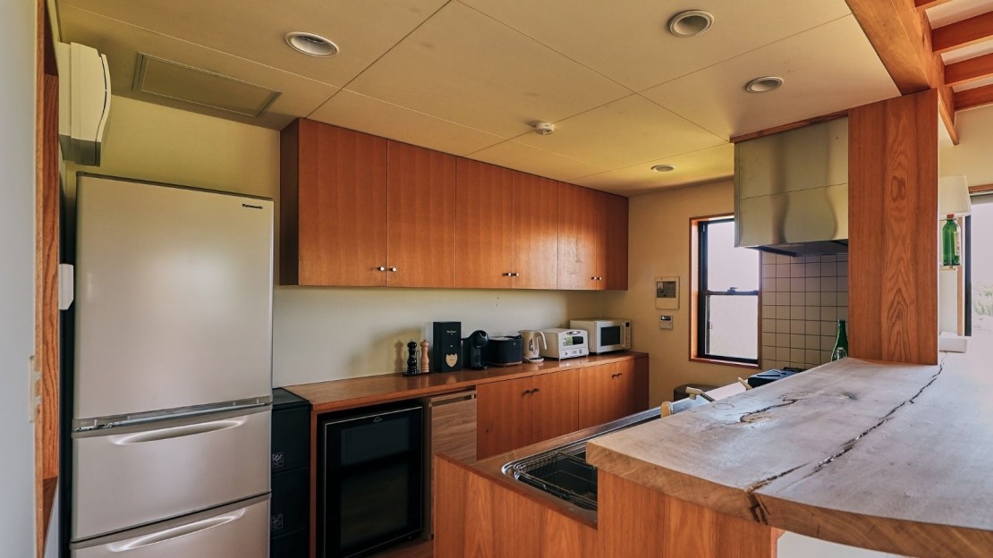 UMI-YAMA CHIKURA｜千葉県・館山・南房総｜キッチン｜滞在に溶け込む、日常に寄り添う空間。