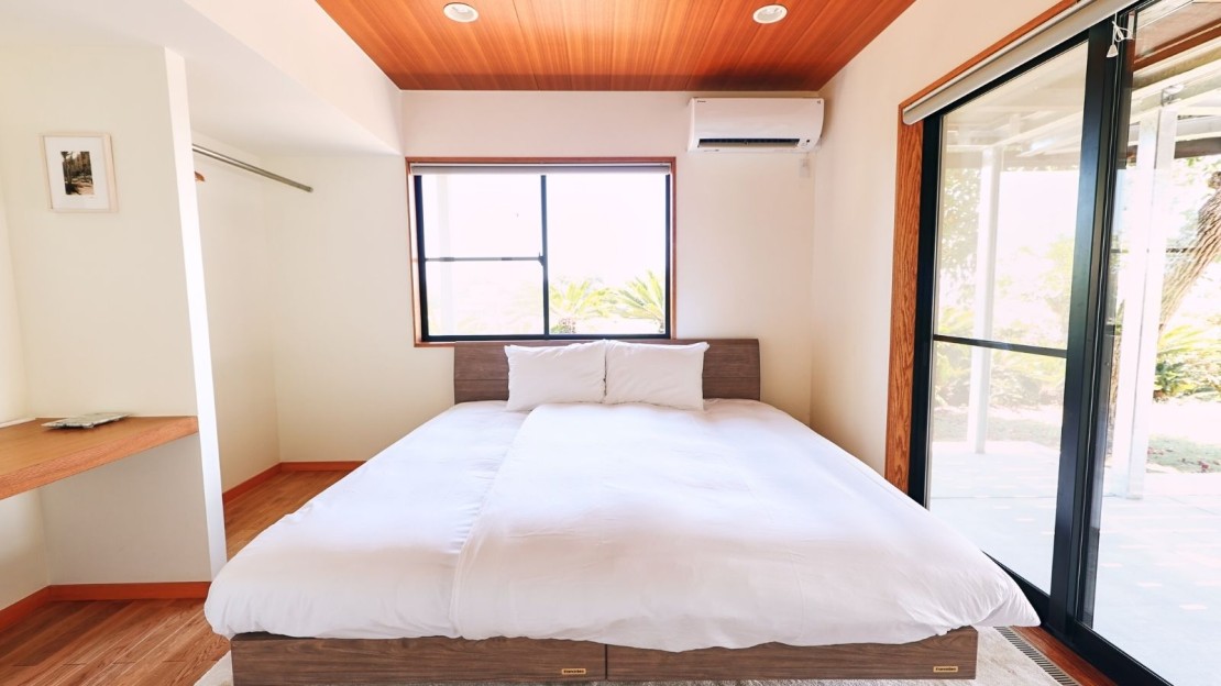 UMI-YAMA CHIKURA｜千葉県・館山・南房総｜ダブルベッドルーム｜静かに時間を重ねる空間。