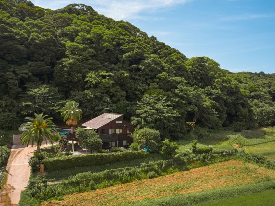 千葉県 館山・南房総の貸別荘・コテージ｜UMI-YAMA CHIKURA：無料駐車場