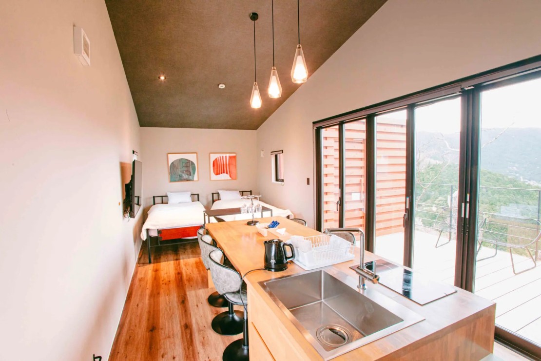 富士見テラス（富士見台411）｜静岡県・熱海｜リビング・ダイニング・キッチン - 開放的な空間