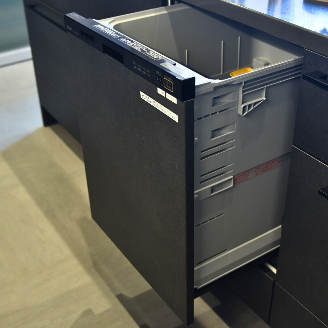 Private Villa AZUL｜千葉県・館山・南房総｜キッチンには深型の食洗機を備えています。食後の片付けは食洗機に任せて、みなさんで楽しい時間をお過ごしください。