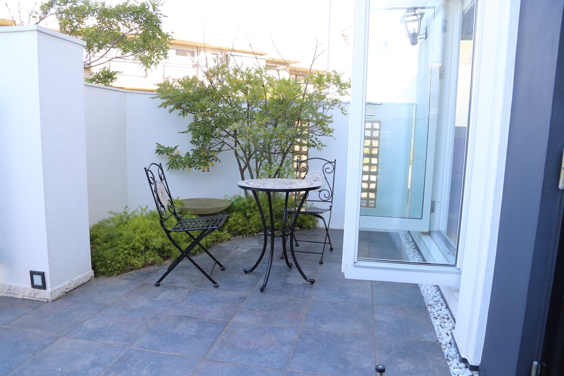 たびの邸宅 鎌倉由比ガ浜 -HOMANN CONCEPT-｜神奈川県・湘南・鎌倉｜1Fテラス