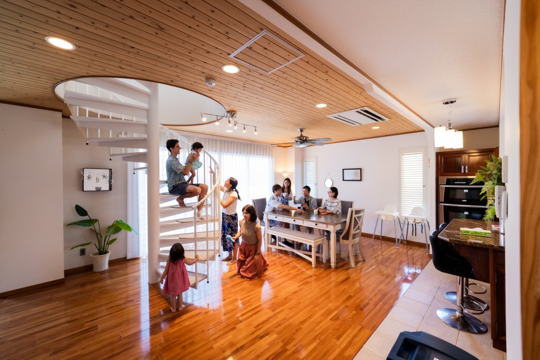 コテージ  ラナカイハウス沖縄｜沖縄県・本部・名護・国頭｜大人数でもゆとりのダイニングルーム