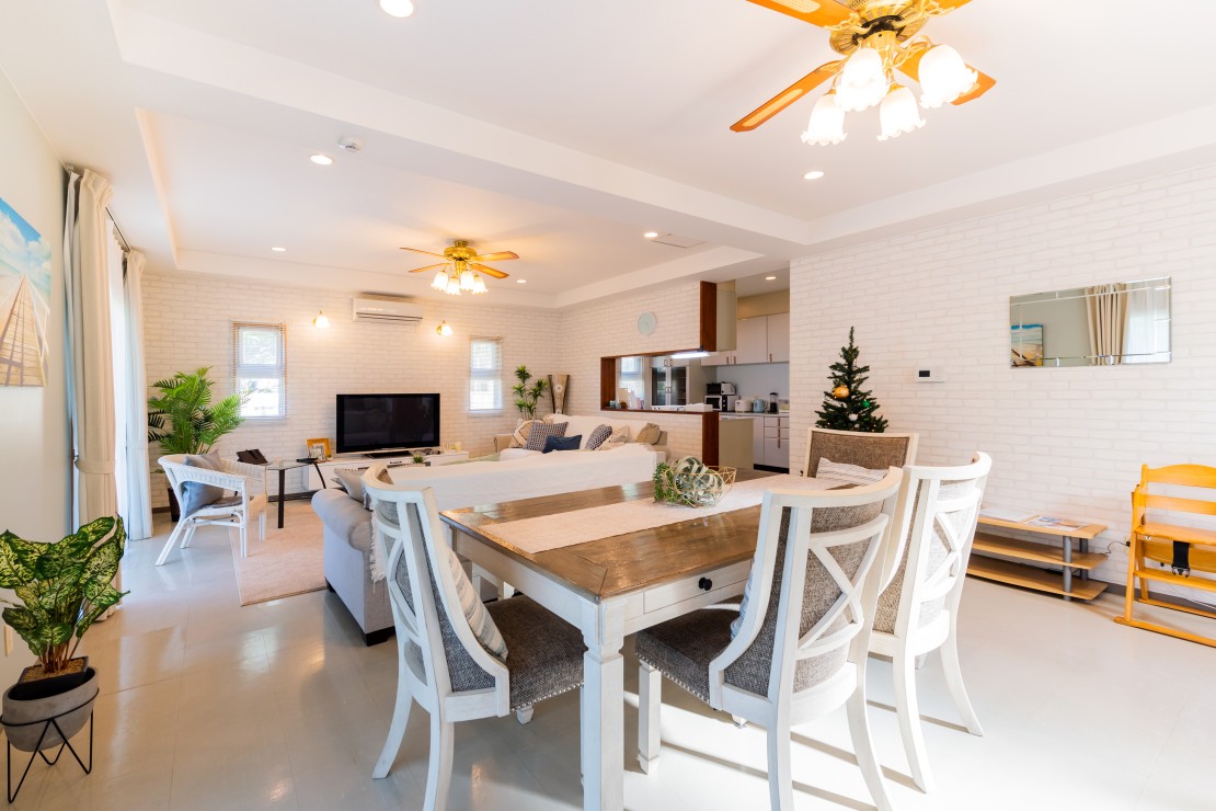 コテージ  アネラニハウス沖縄｜沖縄県・本部・名護・国頭｜ゆったりとしたダイニングルーム