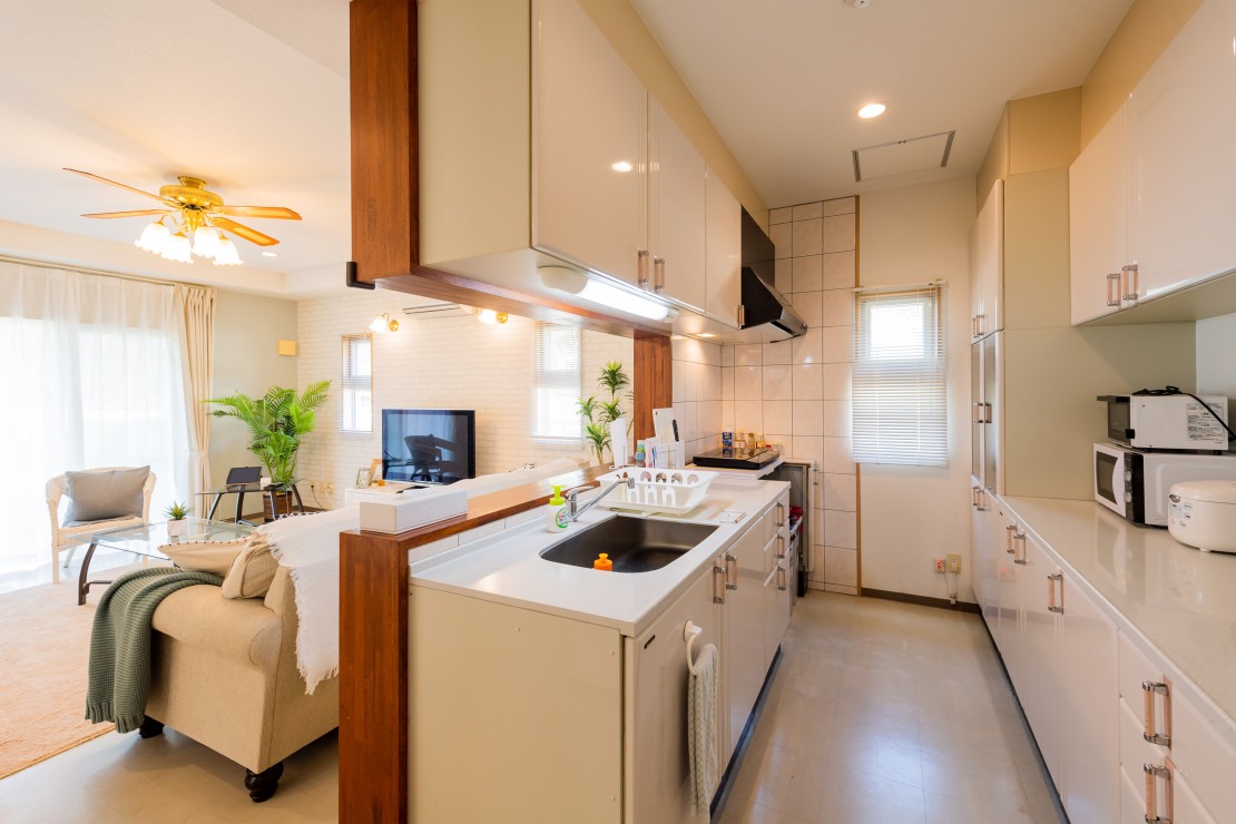 コテージ  アネラニハウス沖縄｜沖縄県・本部・名護・国頭｜広いキッチンでみんなでワイワイ料理も！