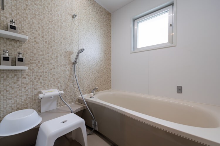 コテージ マカナレアリゾート沖縄｜沖縄県・沖縄市（コザ）・北谷・宜野湾｜バスルームは2階・3階に一つづつ。
大人数でもシャワーを浴びれて大変便利です！！