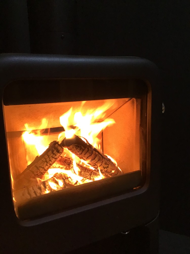 群馬県 北軽井沢・嬬恋・万座のコテージ｜森のログハウスMOKKIの写真：薪ストーブ