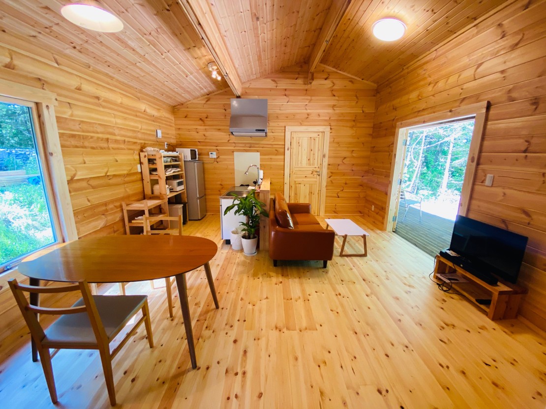 群馬県 北軽井沢・嬬恋・万座のコテージ｜森のログハウスMOKKIの写真：ゆったりと寛ぎフィンランドパインの薫りをお楽しみに下さい