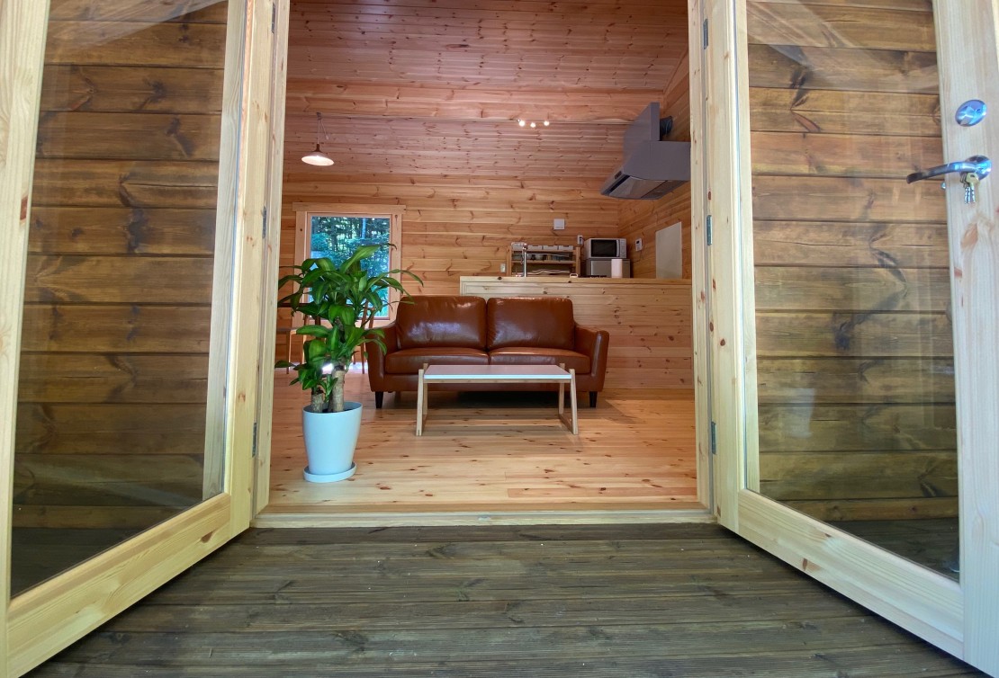 森のログハウスMOKKI｜群馬県・北軽井沢・嬬恋・万座｜オープンエアーなリビング