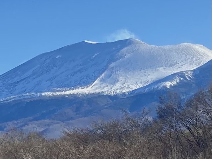森のログハウスMOKKI｜群馬県・北軽井沢・嬬恋・万座｜冠雪の浅間山