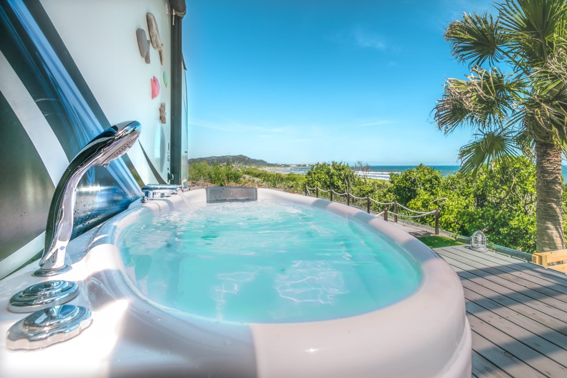 BINGE TRAILER HONU｜千葉県・館山・南房総｜ジャグジーだってあります