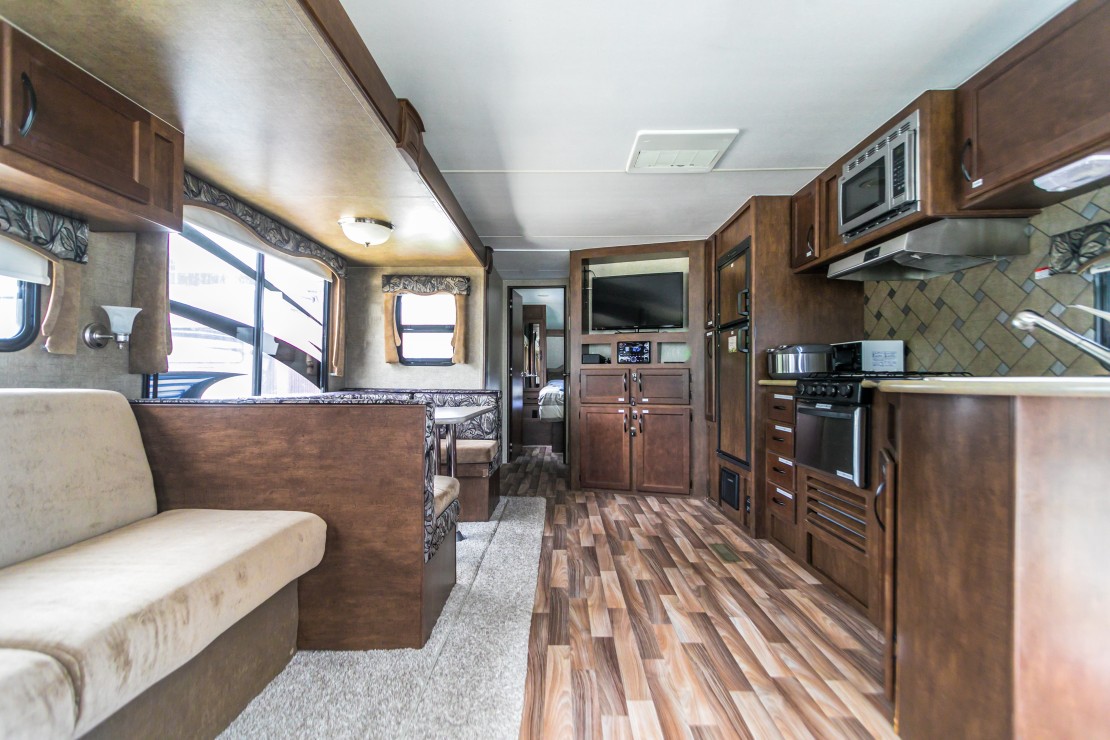 BINGE TRAILER HONU｜千葉県・館山・南房総｜室内